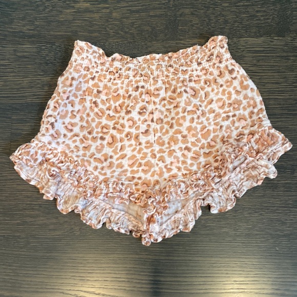 DILLARDS PINK CHEETAH PRINT FLOWY SHORTS SIZE SMALL - Picture 1 of 2